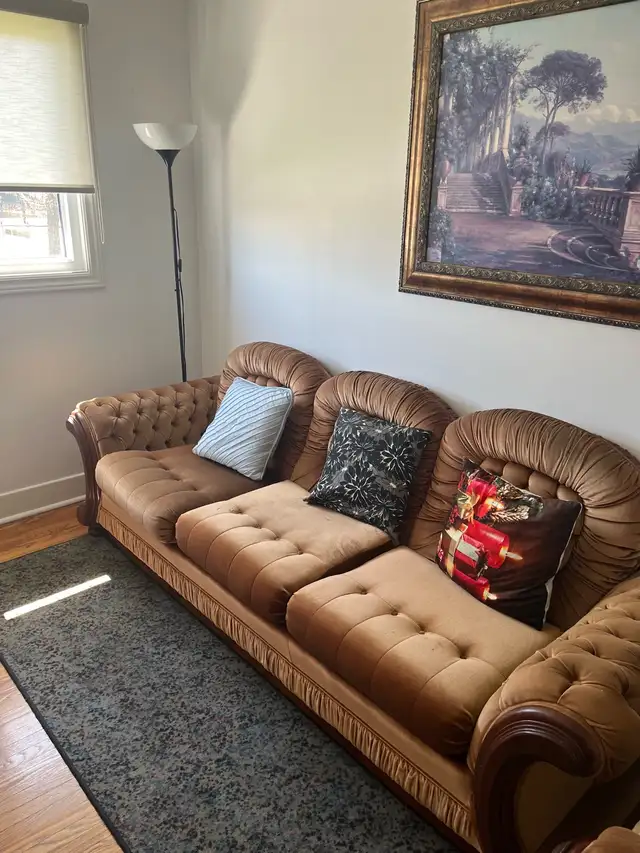 Brown Couch - Photo 2