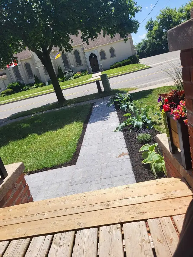 Offering Landscape Brantford - Photo 10