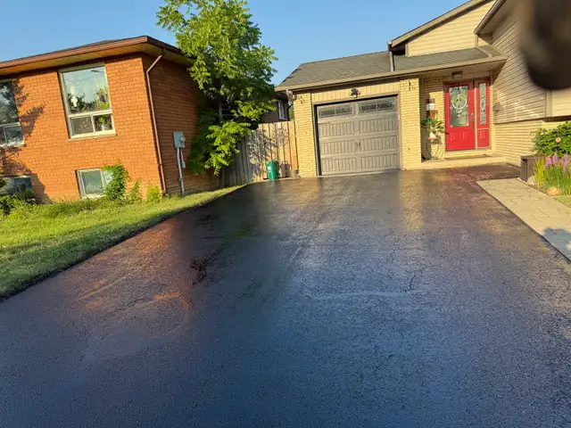 Driveway sealing services - Photo 8