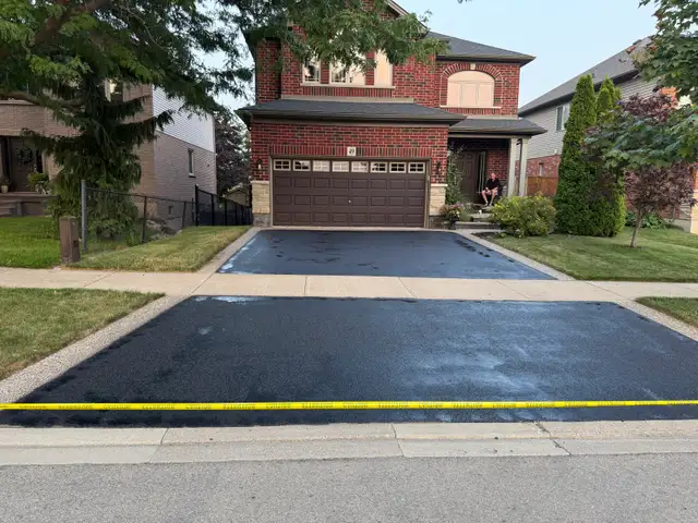 Driveway sealing services - Photo 8