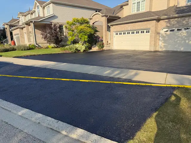 Driveway sealing services - Photo 7