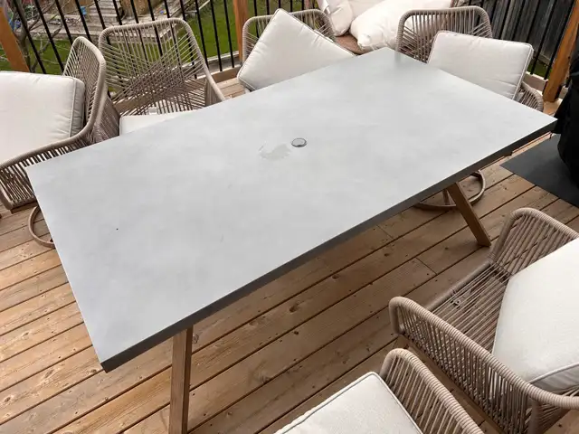 Hampton Bay Patio table