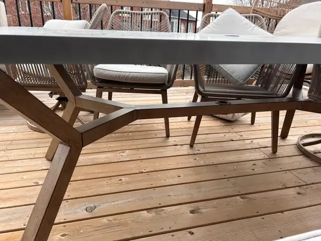 Hampton Bay Patio table - Photo 3