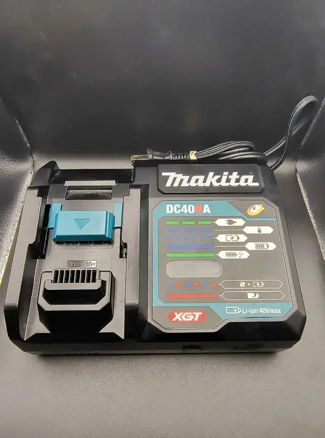 MAKITA XGT CHARGER DC40RA