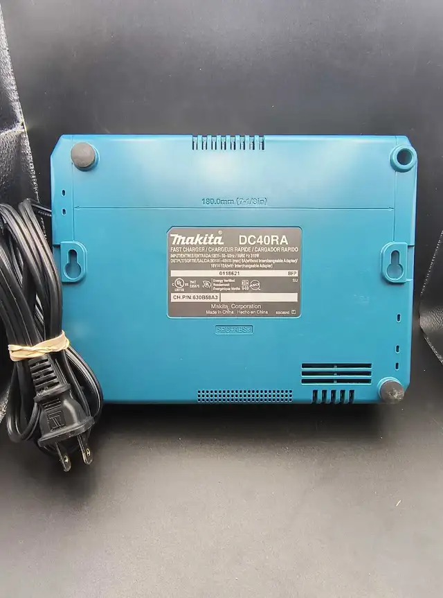 MAKITA XGT CHARGER DC40RA - Photo 2