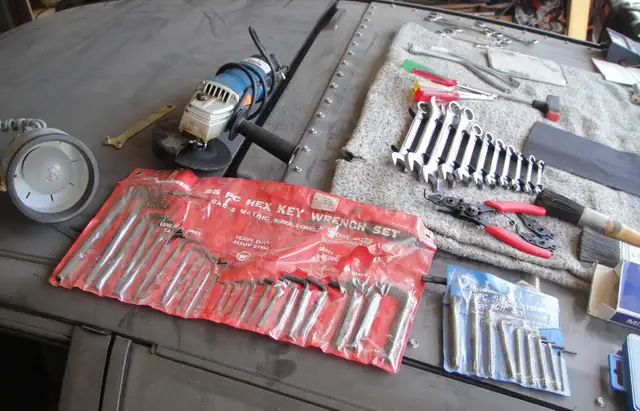 ASSORTED LOT OF TOOLS - Photo 5