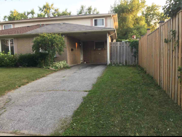 SEMI-DETACHED HOUSE FOR SALE (FULLY TENANTED)