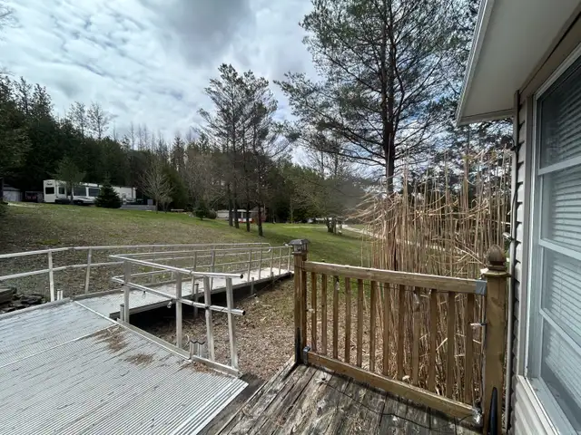 Mobility Ramp - Photo 2