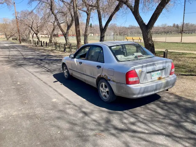 2002 Mazda Protege - Photo 2