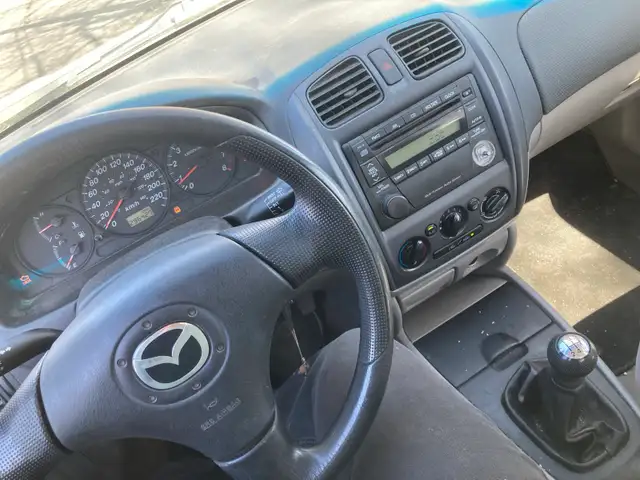 2002 Mazda Protege - Photo 7