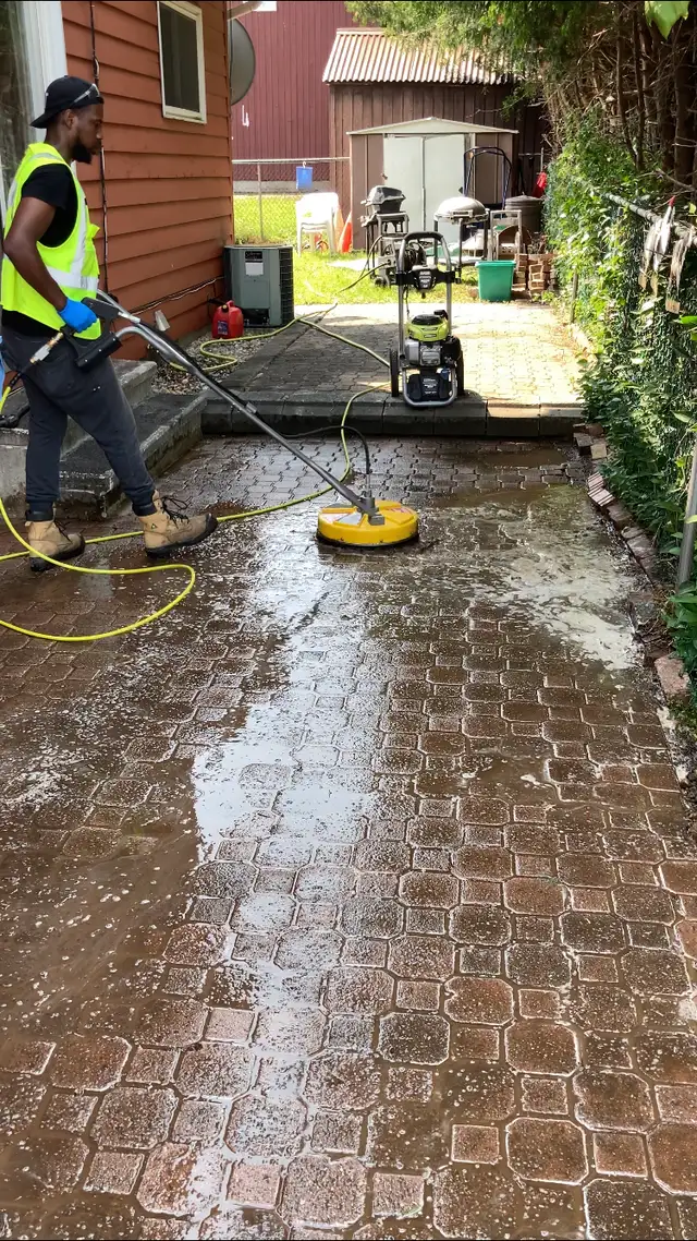 PROFESSIONAL PRESSURE WASHING – OTTAWA - Photo 9