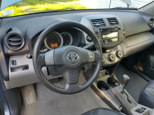 2010 Toyota Rav4 , 4X4 $5000.00, OBO 360,000 KM - Photo 4