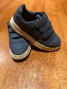Boys sneakers, size 1.5-2 kids