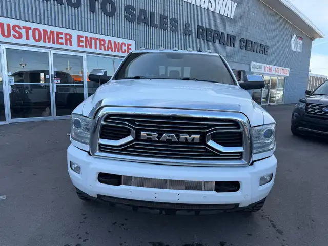 2018 Ram 2500 LIMITED MEGACAB 6'4 BOX 4X4/ NO ACCIDENTS - Photo 9