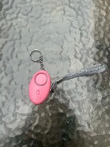 Porte clef avec alarme et lumiere pour femme