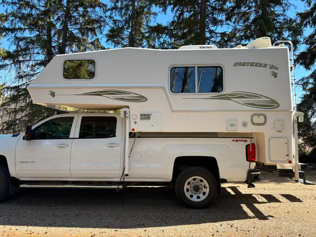 2004 Northern Lite 10-2