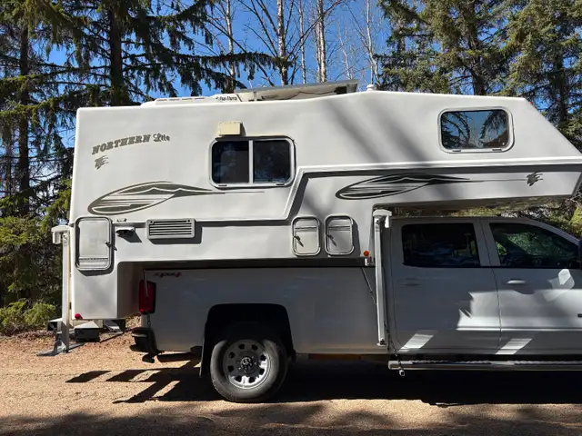 2004 Northern Lite 10-2 - Photo 3