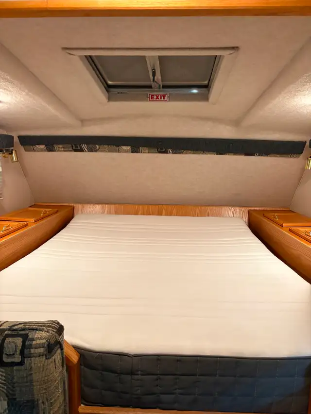 2004 Northern Lite 10-2 - Photo 4