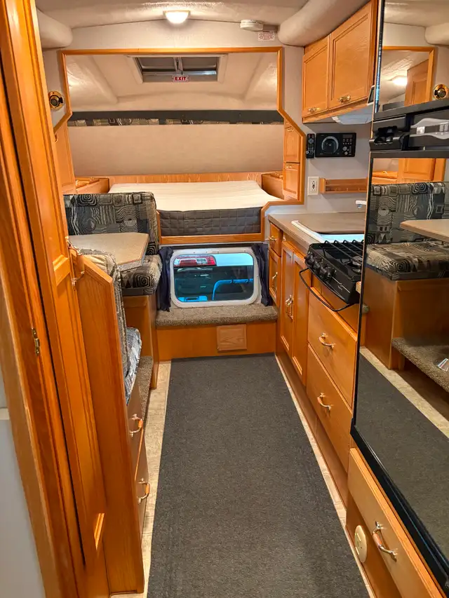 2004 Northern Lite 10-2 - Photo 5