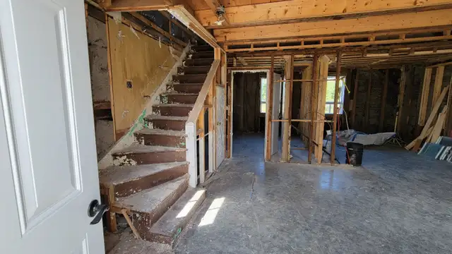 HOUSE FOR SALE / LAND FOR SALE -- ( FIXER-UPPER ) - Photo 8