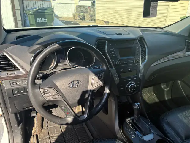2015 Hyundai Santa Fe - Photo 2