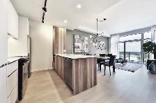 Luxueux condo. MEUBLÉ ÉQUIPÉ. REM. Garage. DIX30. Disponible.