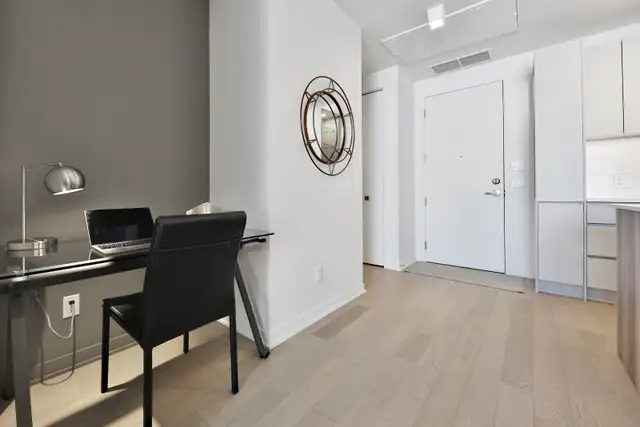 Luxueux condo. MEUBLÉ ÉQUIPÉ. REM. Garage. DIX30. Disponible. - Photo 6