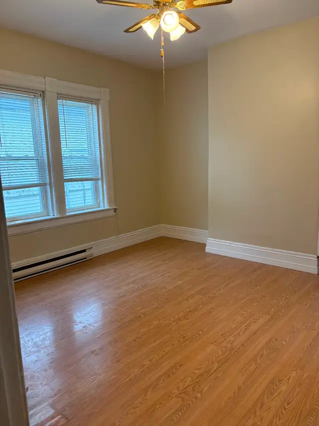 Perfect location! Large newly renovated downtown 2 bedroom apt. - Photo 4