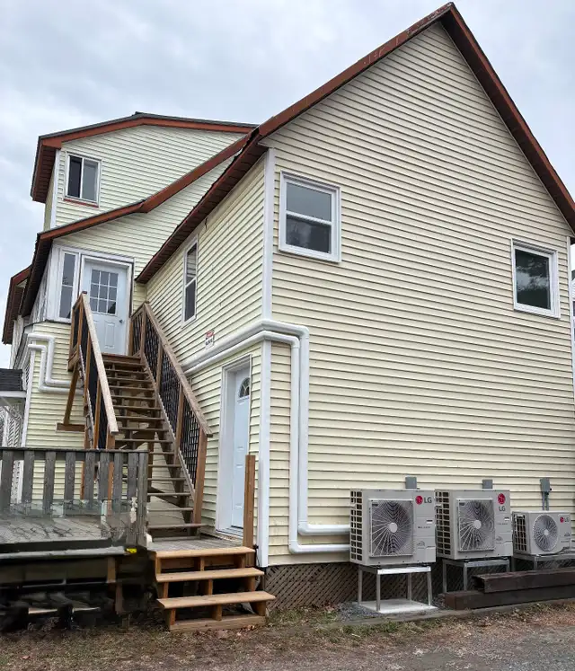 Perfect location! Large newly renovated downtown 2 bedroom apt. - Photo 11