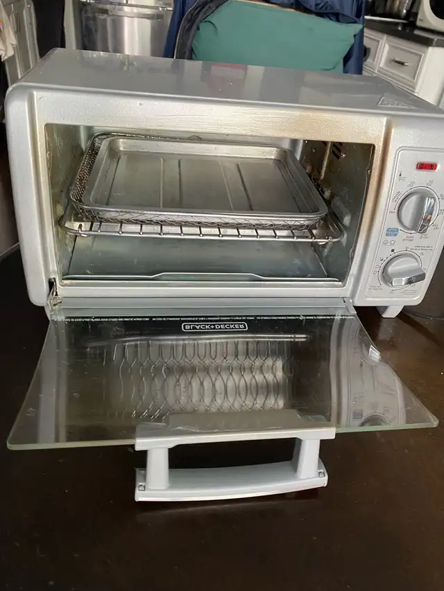 Black and Decker Toaster Oven - Photo 2