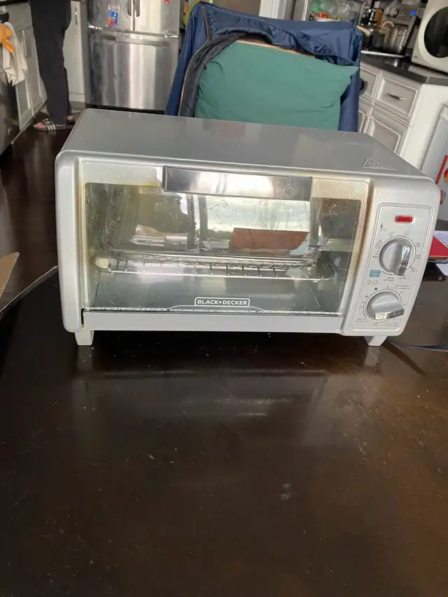 Black and Decker Toaster Oven - Photo 3