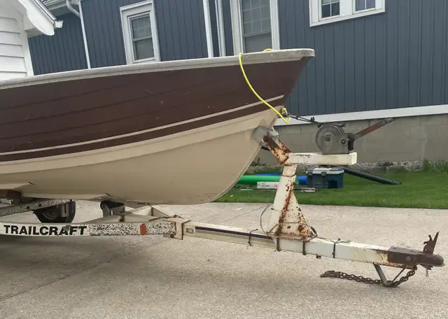 14 ft Crestliner Aluminum Fishing Boat – 20hp Mercury   Trailer - Photo 4