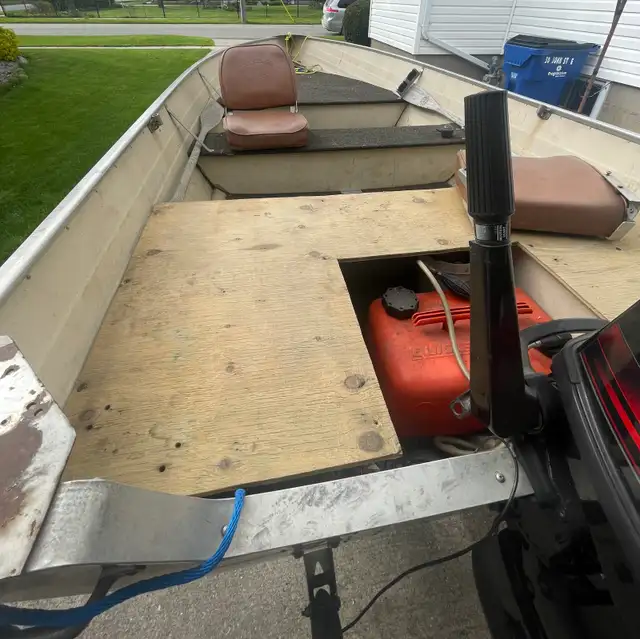 14 ft Crestliner Aluminum Fishing Boat – 20hp Mercury   Trailer - Photo 7