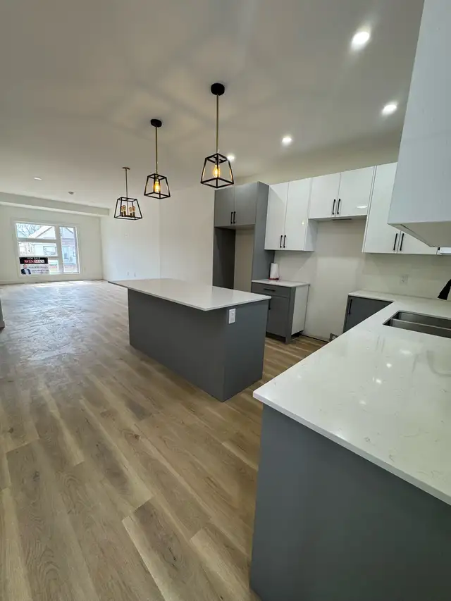 Newy built 2 story house for sale on Elgin Ave - Photo 4