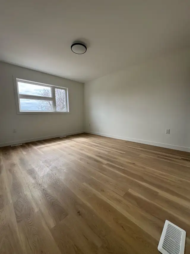 Newy built 2 story house for sale on Elgin Ave - Photo 7
