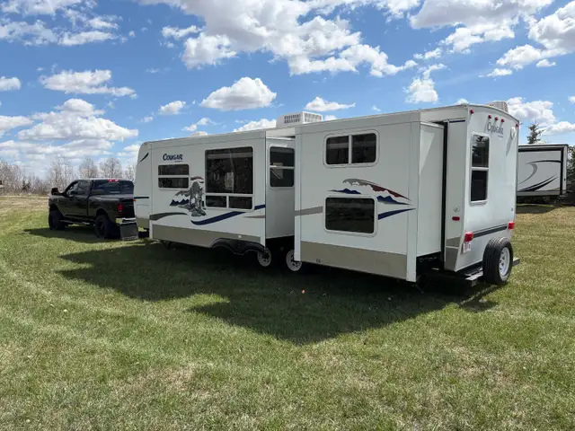 2005 Cougar by Keystone 304 BHS travel trailer - Photo 2