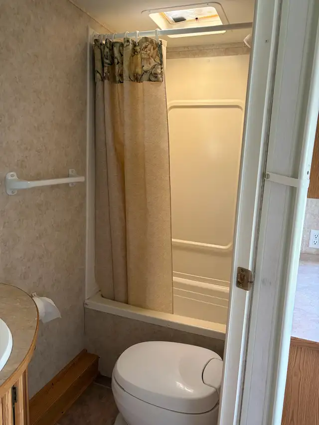 2005 Cougar by Keystone 304 BHS travel trailer - Photo 6