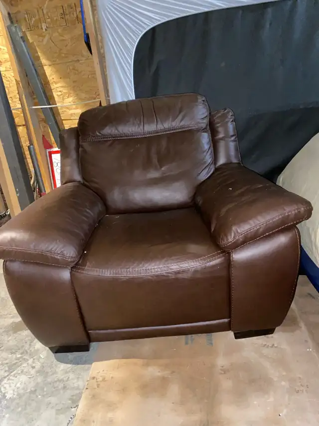 leather chair - Photo 3