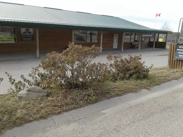 6000 sq ft COMMERCIAL BUILDING FOR SALE