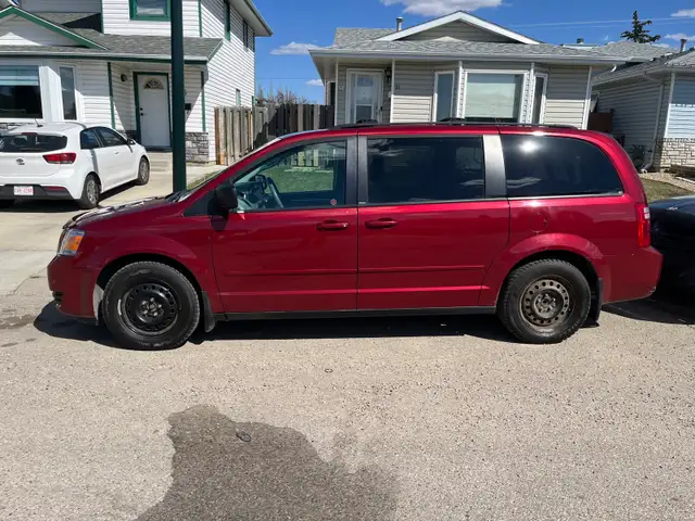 2010 Dodge Caravan - Photo 2