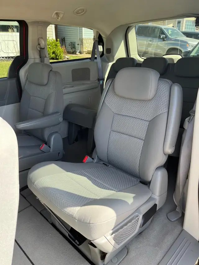 2010 Dodge Caravan - Photo 3