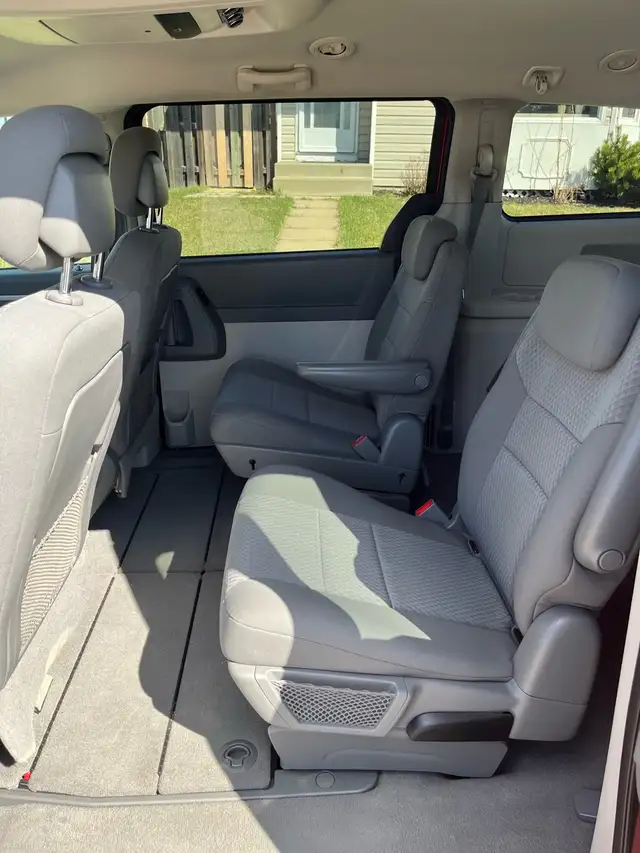 2010 Dodge Caravan - Photo 4