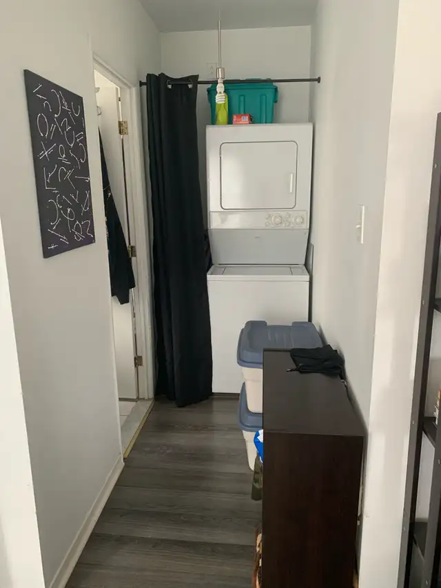 Downtown Metro Papineau luxury 550sf studio with appliances - Photo 8