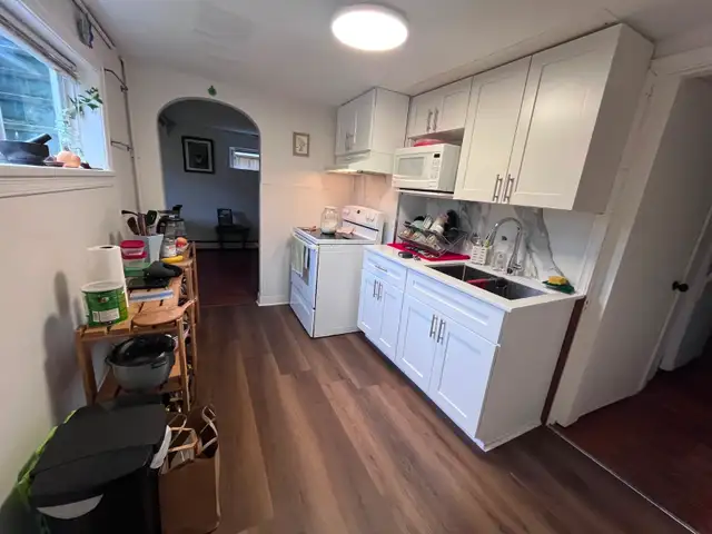 Summer Room Rental in Kitsilano, - Photo 3