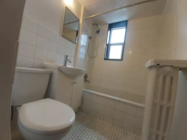 1 bedroom plus Apartment in Bloor West Village - $ 1,795 - Photo 4
