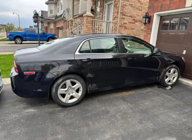 2009 Chevrolet Malibu LS 4D Sedan - Photo 2