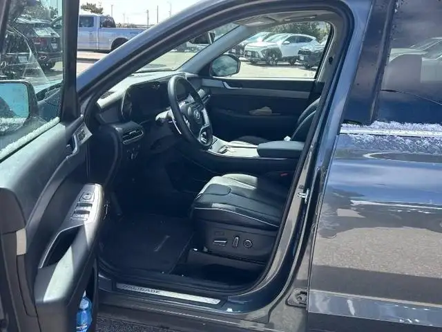 2025 Hyundai Palisade Urban 7-Passenger AWD - Photo 3