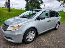 2011 Honda Odyssey LX Minivan similar to sienna caravan sedona