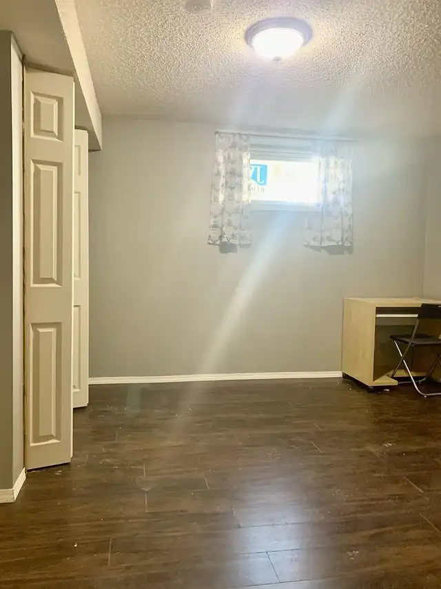 Legal 2-BR Walkup Suite in Cedarbrae Private Entrance - Photo 4