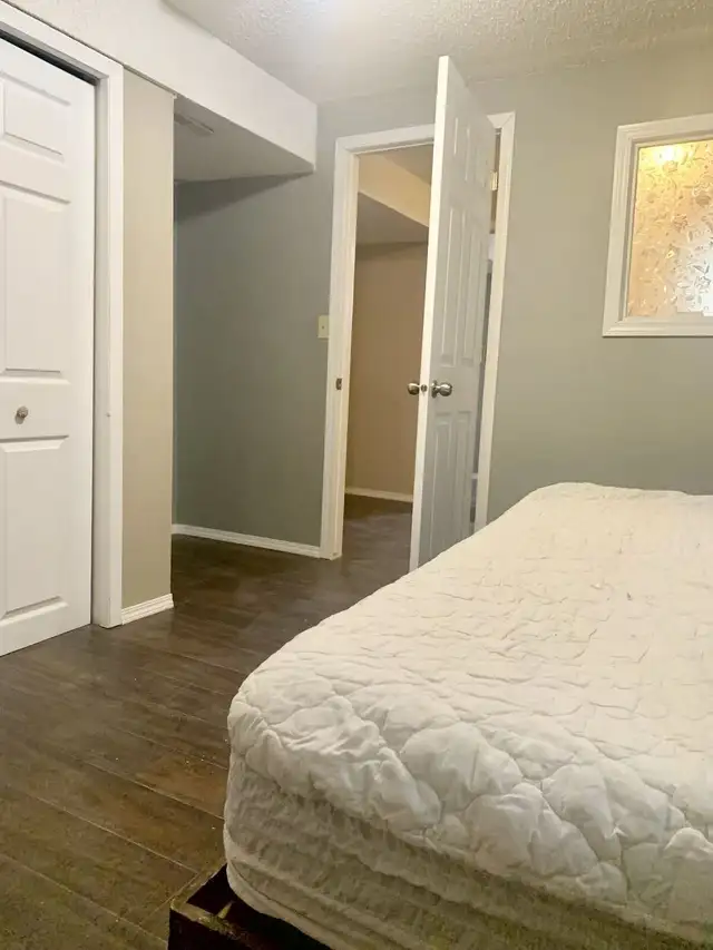 Legal 2-BR Walkup Suite in Cedarbrae Private Entrance - Photo 5